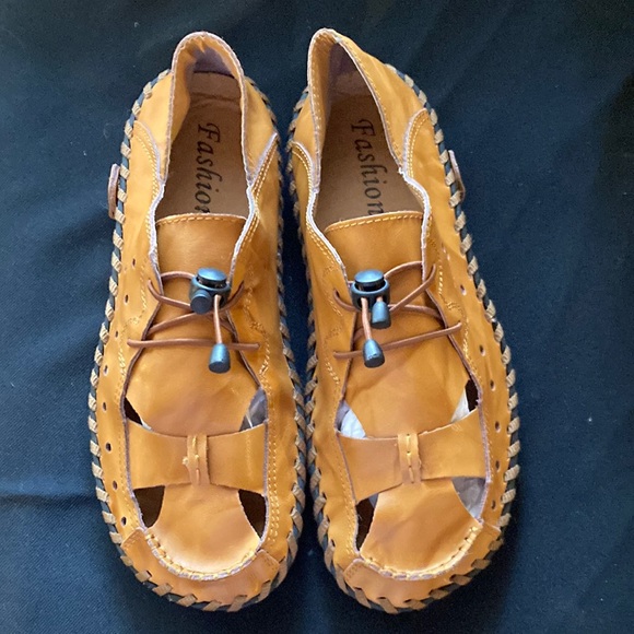 Fashion Other - NWOT Fashion Leather Rubber Sole Shoe Tan